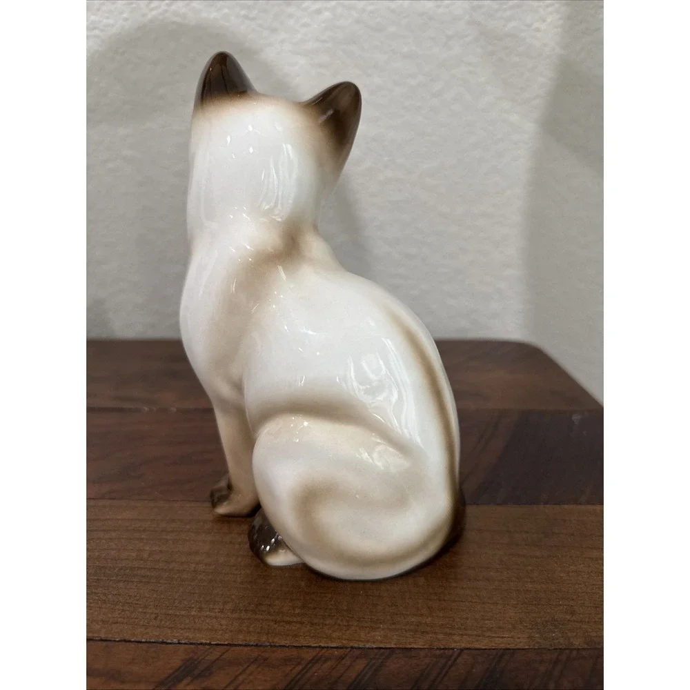 Enesco Cat Figurine with Blue Eyes Siamese Kitten